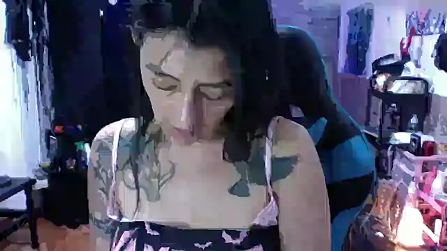 Snapshot of AngelaQueen_ chatting on 1, 12, 2025 AngelaQueen online show from 1, 12, 2025