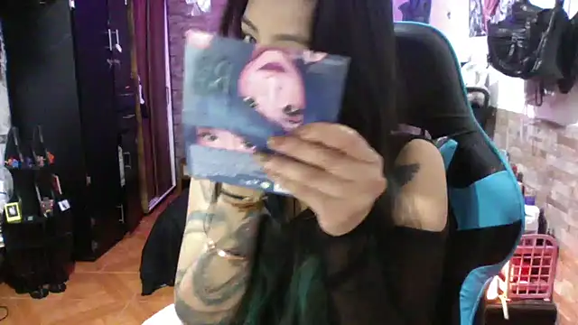 Snapshot of AngelaQueen_ chatting on 6, 1, 2026 AngelaQueen online show from 6, 1, 2026