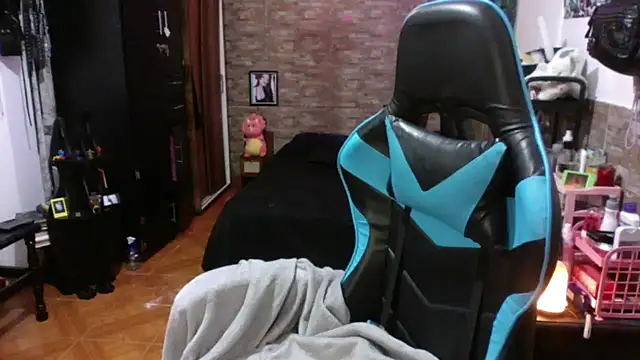 Snapshot of AngelaQueen_ chatting on 15, 1, 2026 AngelaQueen online show from 15, 1, 2026