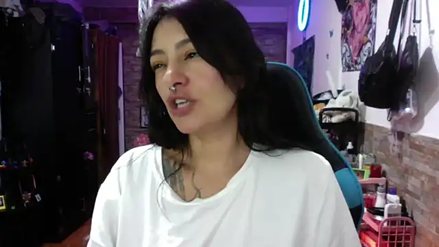 Snapshot of AngelaQueen_ chatting on 16, 1, 2026 AngelaQueen online show from 16, 1, 2026