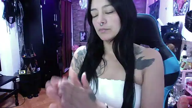 Snapshot of AngelaQueen_ chatting on 18, 5, 2026 AngelaQueen online show from 18, 5, 2026