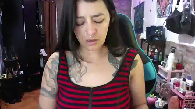 Snapshot of AngelaQueen_ chatting on 12, 6, 2026 AngelaQueen online show from 12, 6, 2026
