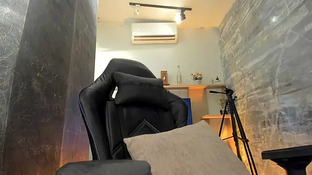 LunaBaker-1 online show from 9, 9, 2025