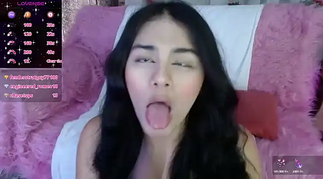 Snapshot of Saray_Cute_ chatting on 12, 12, 2024 Saray Cute online show from 12, 12, 2024