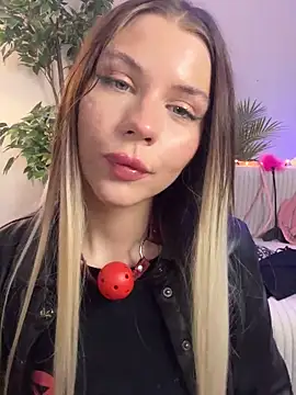 Snapshot of KittyKatyDream chatting on 3, 2, 2025 KittyKatyDream online show from 3, 2, 2025