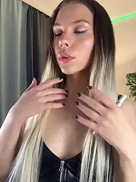 Snapshot of KittyKatyDream chatting on 9, 2, 2025 KittyKatyDream online show from 9, 2, 2025