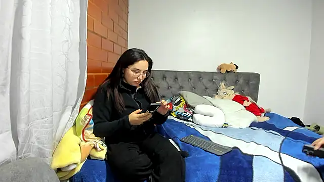 Snapshot of _girls_on_fire_ chatting on 18, 12, 2025 girls on fire online show from 18, 12, 2025