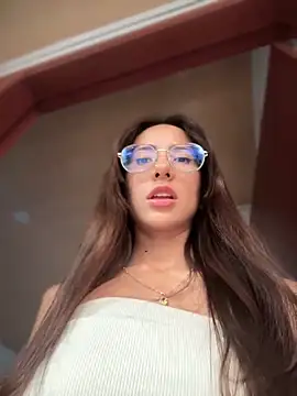 lauravasquez online show from 9, 3, 2025