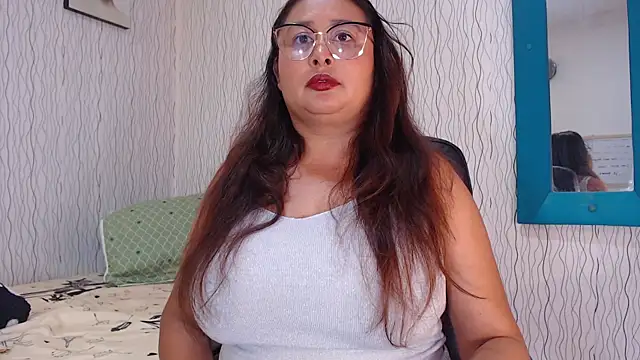 NadiaWhite online show from 7, 2, 2025