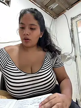 Snapshot of moncerrat_luna chatting on 13, 7, 2026 moncerrat luna online show from 13, 7, 2026