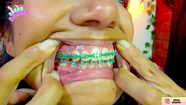 Roxanbunny1 online show from 28, 11, 2025