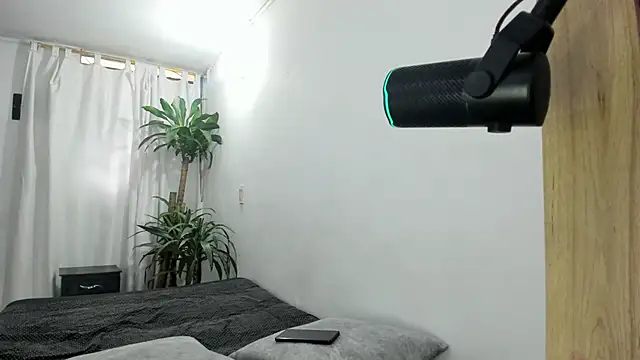 Snapshot of Lia-y-felipe chatting on 30, 11, 2025 Lia-y-felipe online show from 30, 11, 2025