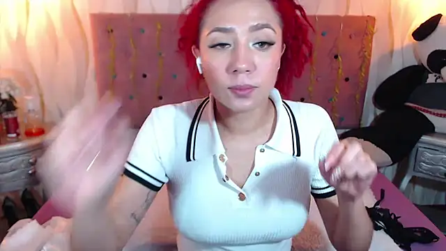 IsabelaLatina online show from 22, 10, 2025