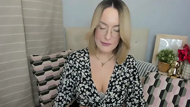 MollyFlowers online show from 23, 3, 2026