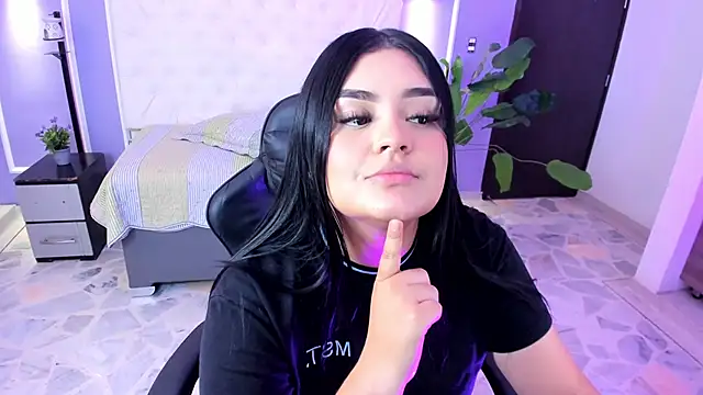 Snapshot of martinasaez chatting on 7, 3, 2026 martinasaez online show from 7, 3, 2026