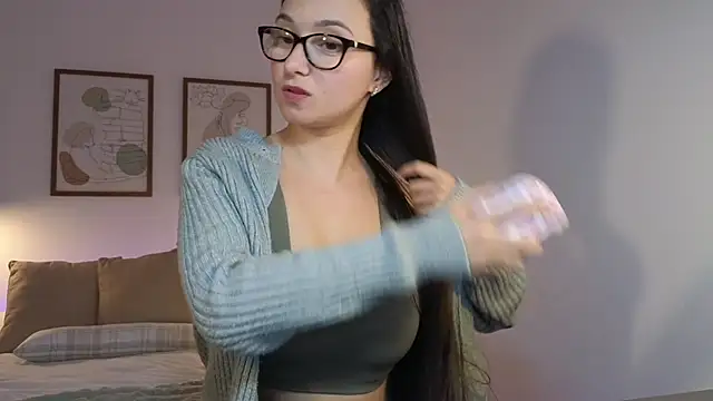 Snapshot of leyla_babe chatting on 2, 1, 2025 leyla babe online show from 2, 1, 2025