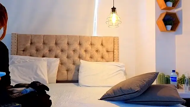 KeryHillson online show from 6, 4, 2026