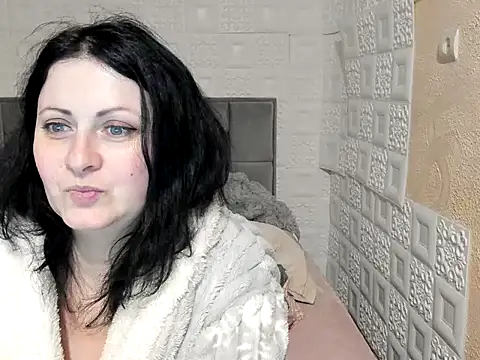 Snapshot of Lillian2 chatting on 6, 3, 2025 Lillian2 online show from 6, 3, 2025