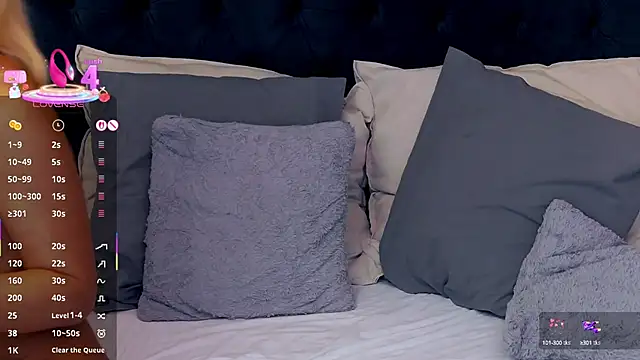 AlizNichols online show from 10, 3, 2025