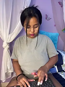 Snapshot of Aleja_DANS chatting on 19, 4, 2026 Aleja DANS online show from 19, 4, 2026