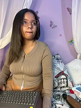 Snapshot of Aleja_DANS chatting on 24, 4, 2026 Aleja DANS online show from 24, 4, 2026