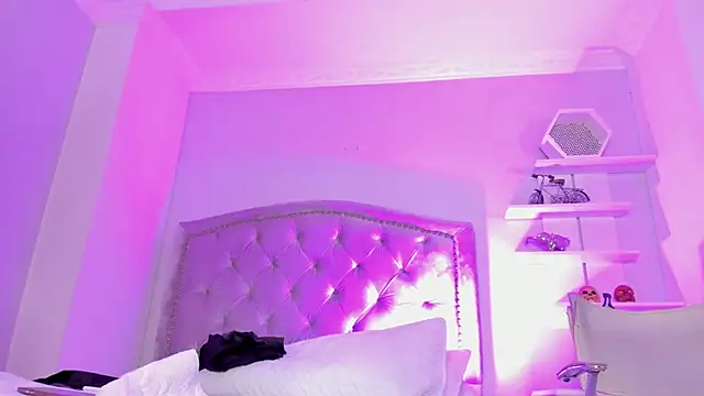 CamileHolmes online show from 15, 12, 2024