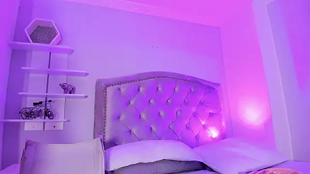 CamileHolmes online show from 3, 2, 2025