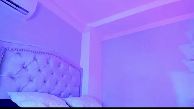 CamileHolmes online show from 18, 2, 2025