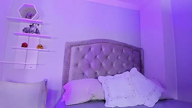 CamileHolmes online show from 6, 3, 2025