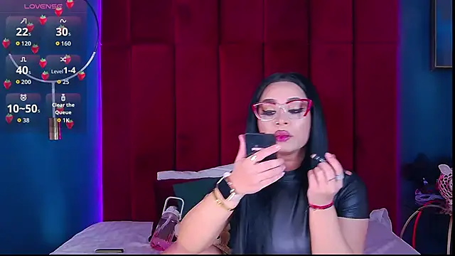 MadyLuxxx online show from 15, 4, 2026