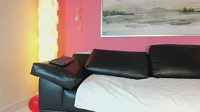 Tiffanysurez  online show from 19, 2, 2025