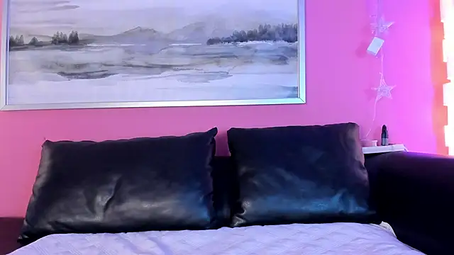 Tiffanysurez  online show from 25, 9, 2025