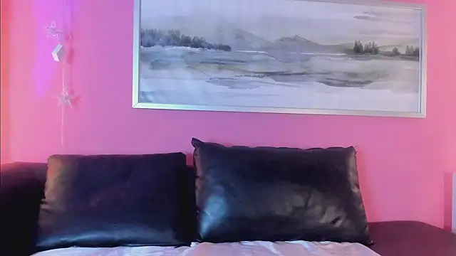 Tiffanysurez  online show from 28, 11, 2025