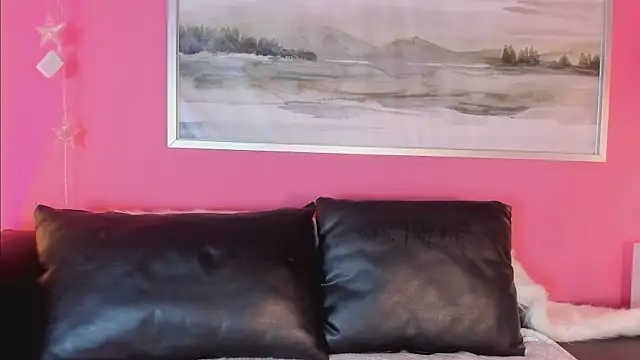 Tiffanysurez  online show from 13, 12, 2025