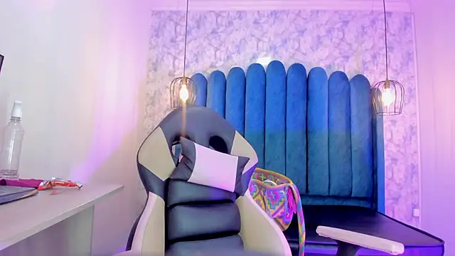 nalalye cruzz  online show from 18, 9, 2025