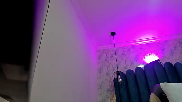 nalalye cruzz  online show from 11, 4, 2026