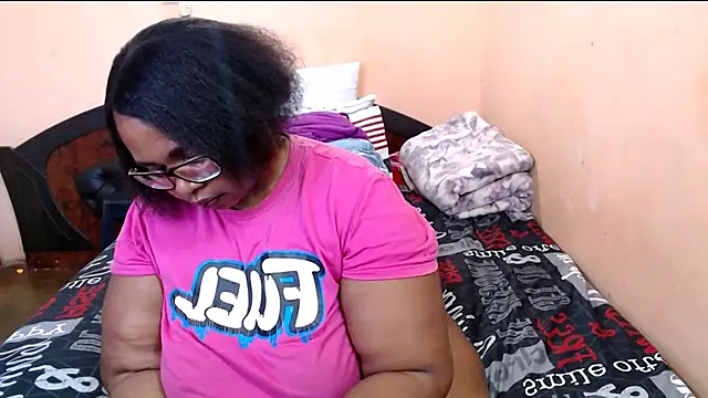 Snapshot of ZOQULUx chatting on 28, 5, 2026 ZOQULUx online show from 28, 5, 2026