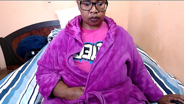 Snapshot of ZOQULUx chatting on 9, 6, 2026 ZOQULUx online show from 9, 6, 2026