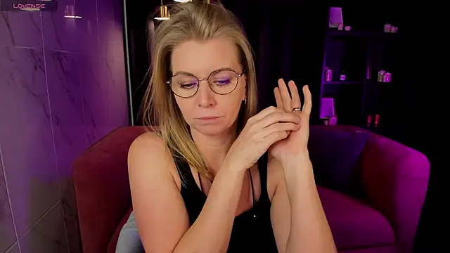 Annie Light online show from 28, 2, 2025