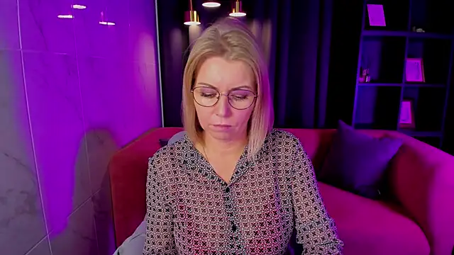 Annie Light online show from 9, 10, 2025