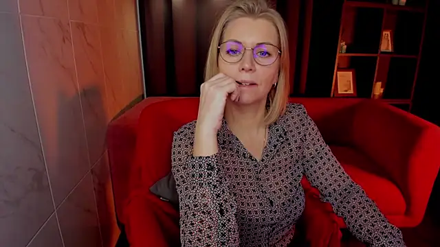 Annie Light online show from 2, 12, 2025