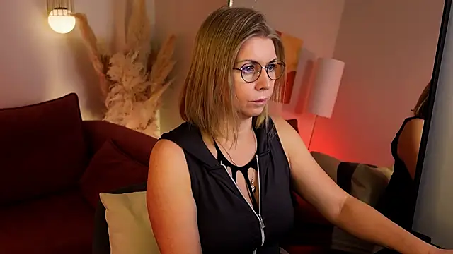 Annie Light online show from 9, 2, 2026