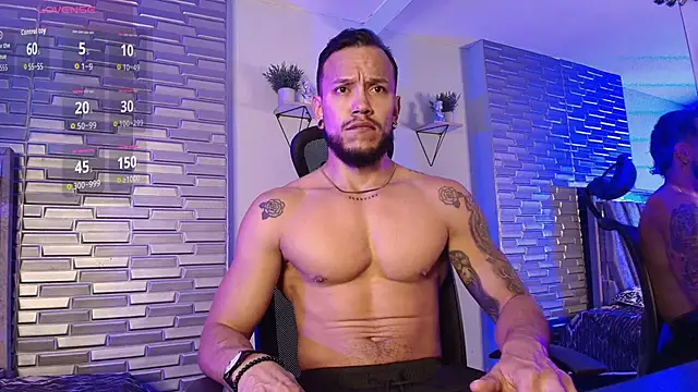 ARON TAYLER01 online show from 18, 3, 2026