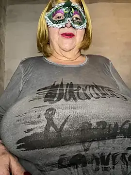 Snapshot of mariannecox chatting on 17, 12, 2024 mariannecox online show from 17, 12, 2024