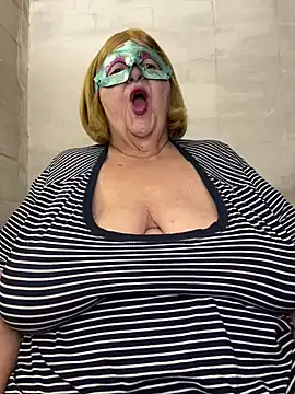 Snapshot of mariannecox chatting on 23, 2, 2025 mariannecox online show from 23, 2, 2025