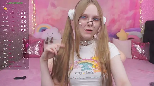 Snapshot of minx_g1rl chatting on 8, 3, 2025 minx g1rl online show from 8, 3, 2025