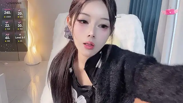 Snapshot of Mandy-- chatting on 10, 11, 2025 Mandy-- online show from 10, 11, 2025