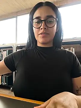 Snapshot of Annya-sweet chatting on 5, 5, 2026 Annya-sweet online show from 5, 5, 2026