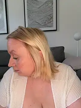 Snapshot of BBW_Nora chatting on 18, 4, 2026 BBW Nora online show from 18, 4, 2026