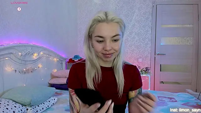 LillyMoure  online show from 29, 10, 2025